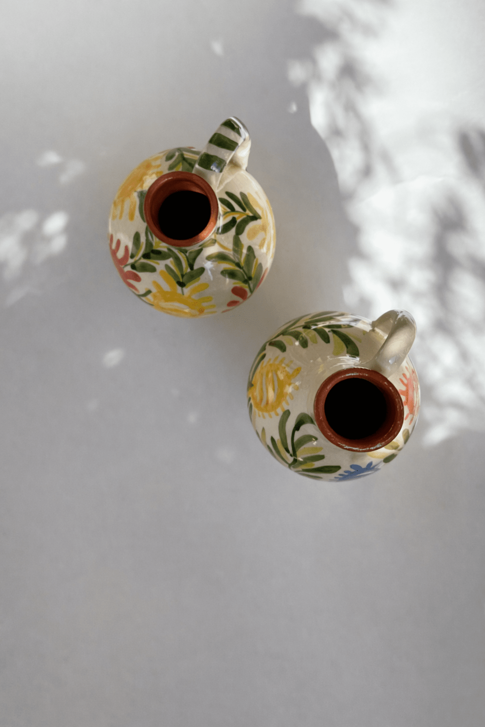 Pequeños jarroncitos decorativos pintados a mano - 1